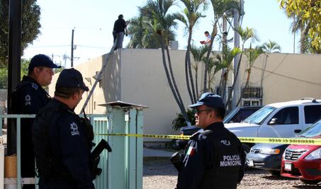 Arrojan tres cuerpos desde avioneta en Sinaloa