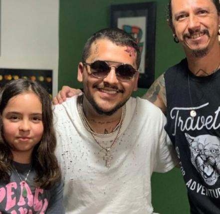 Nodal elimina el último tatuaje que tenía de Belinda