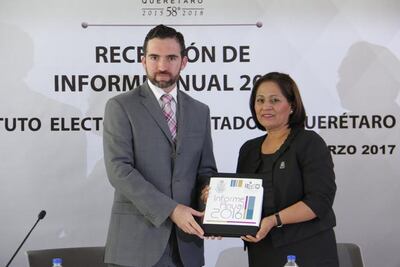 Entrega presidente del IEEQ informe de actividades