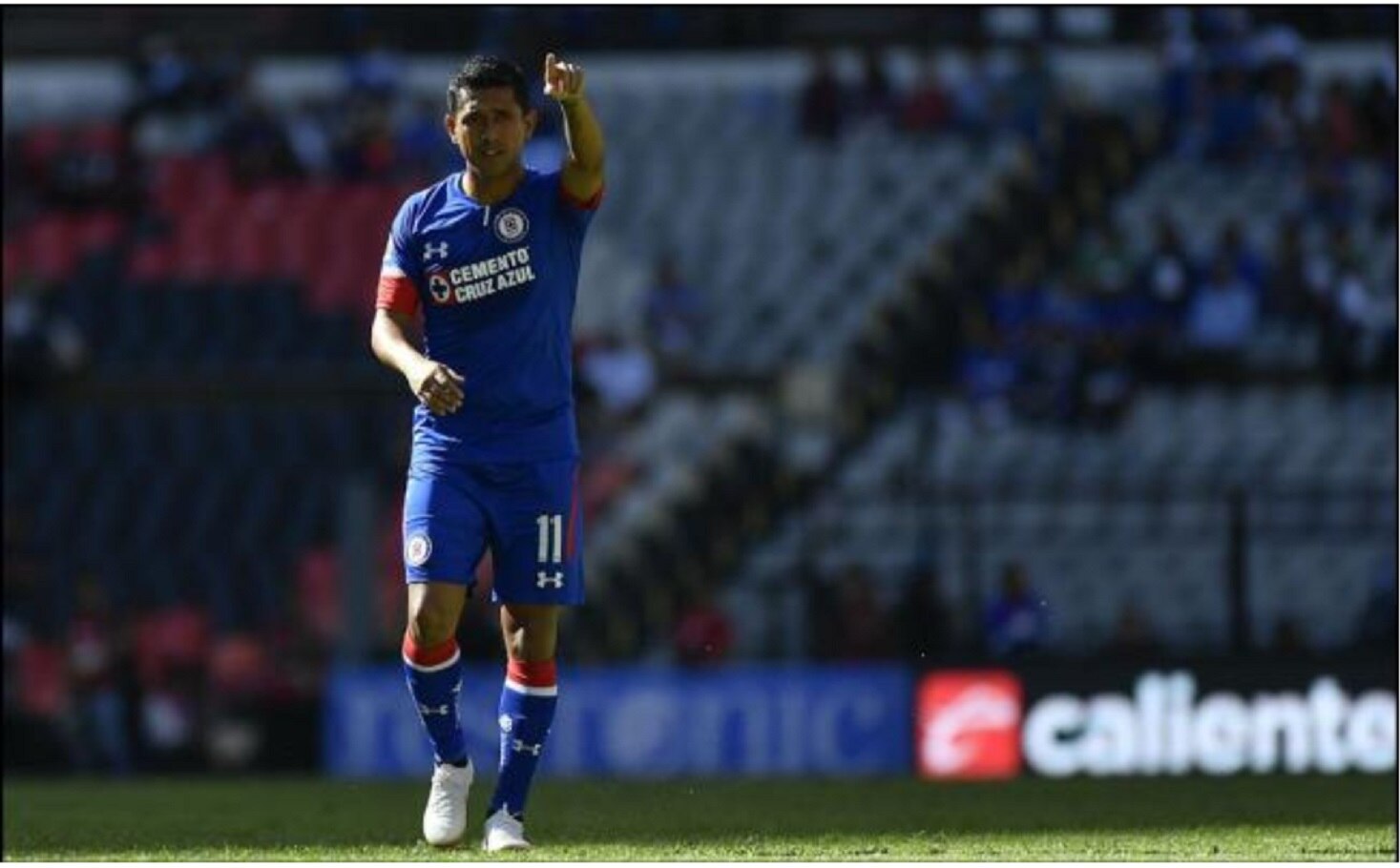 Cruz Azul gana en su regreso al Azteca