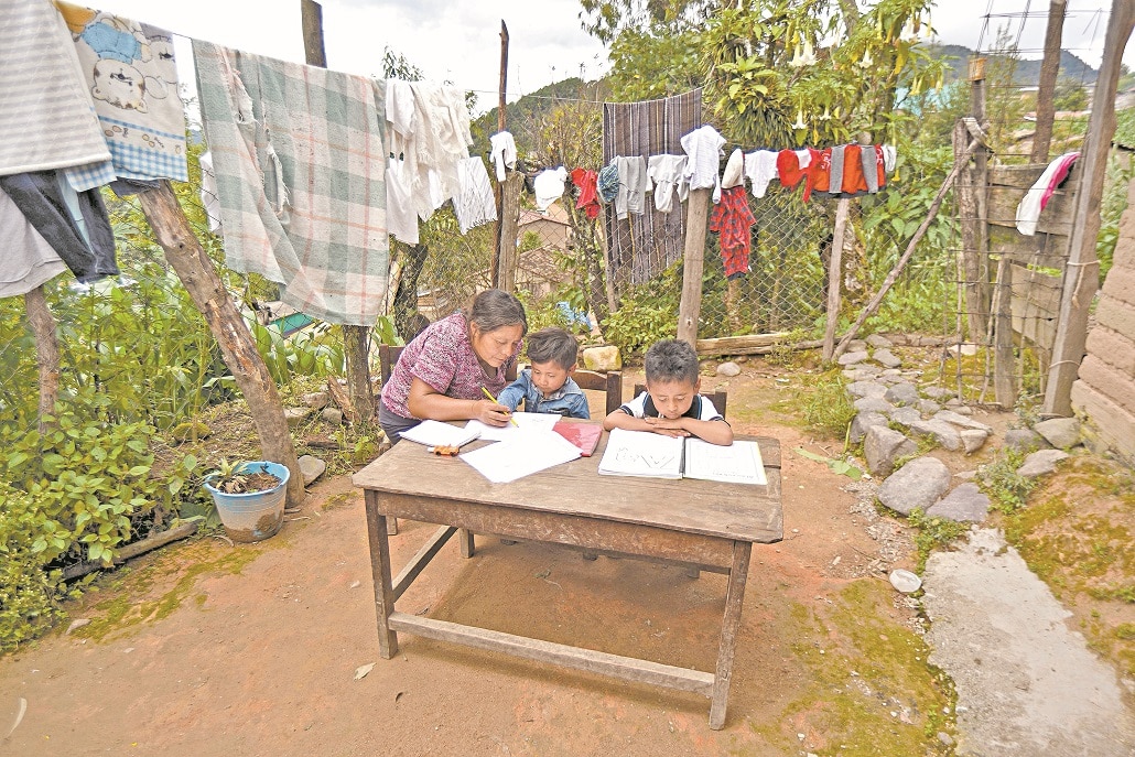 Pandemia exhibe carencia digital en pueblos indígenas