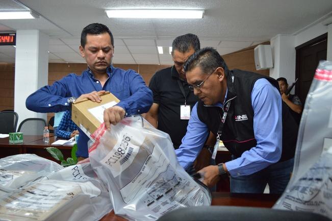 Resguardan 2 mil 690 credenciales de elector en bóvedas