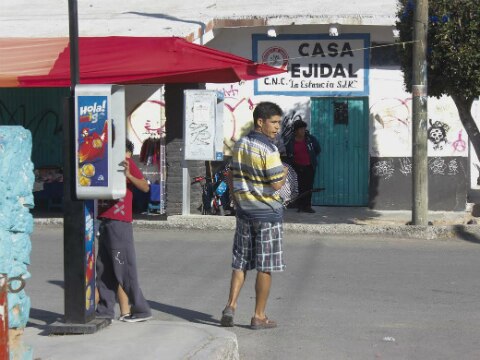 Riña entre pandillas deja un herido