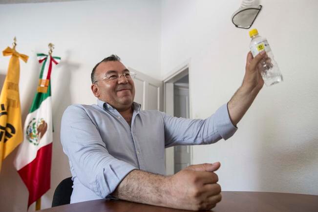 Camacho renuncia al PRD; contactará a PRI 