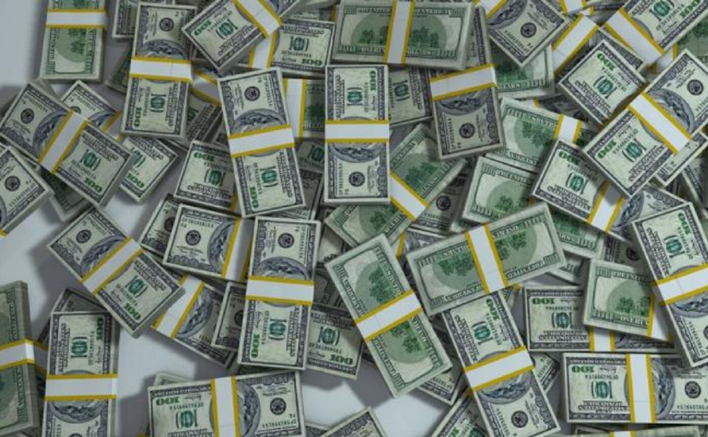 Dólar acumula alza de 25 centavos y alcanza 20.70 unidades