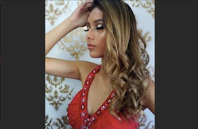 Video. Estilistas regalan peinado y maquillaje a graduadas en Querétaro