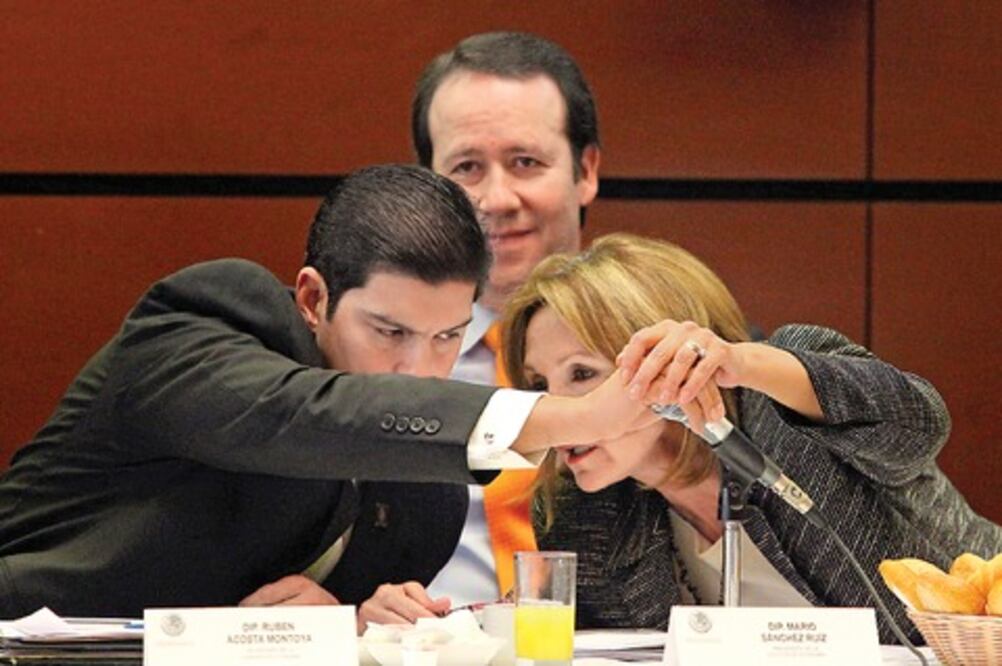 Frenan cambios a CFC; niegan presión