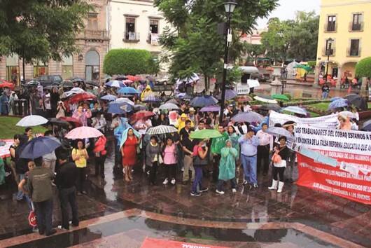 Rechazan reforma de salud y educativa