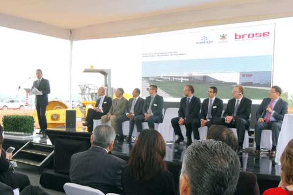 Colocan primera piedra de nueva planta de Brose