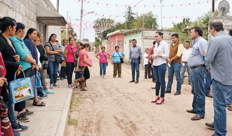 Restauran red de agua potable en Pedro Escobedo 