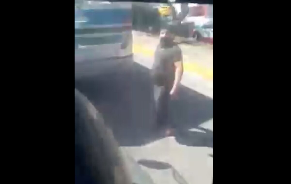"Castigo ejemplar" para el sujeto que agredió con machete a operador de Qrobús, proponen