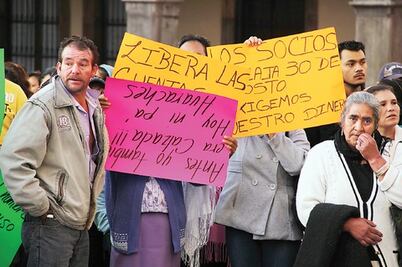 Asesoran a afectados por caja 30 de Agosto