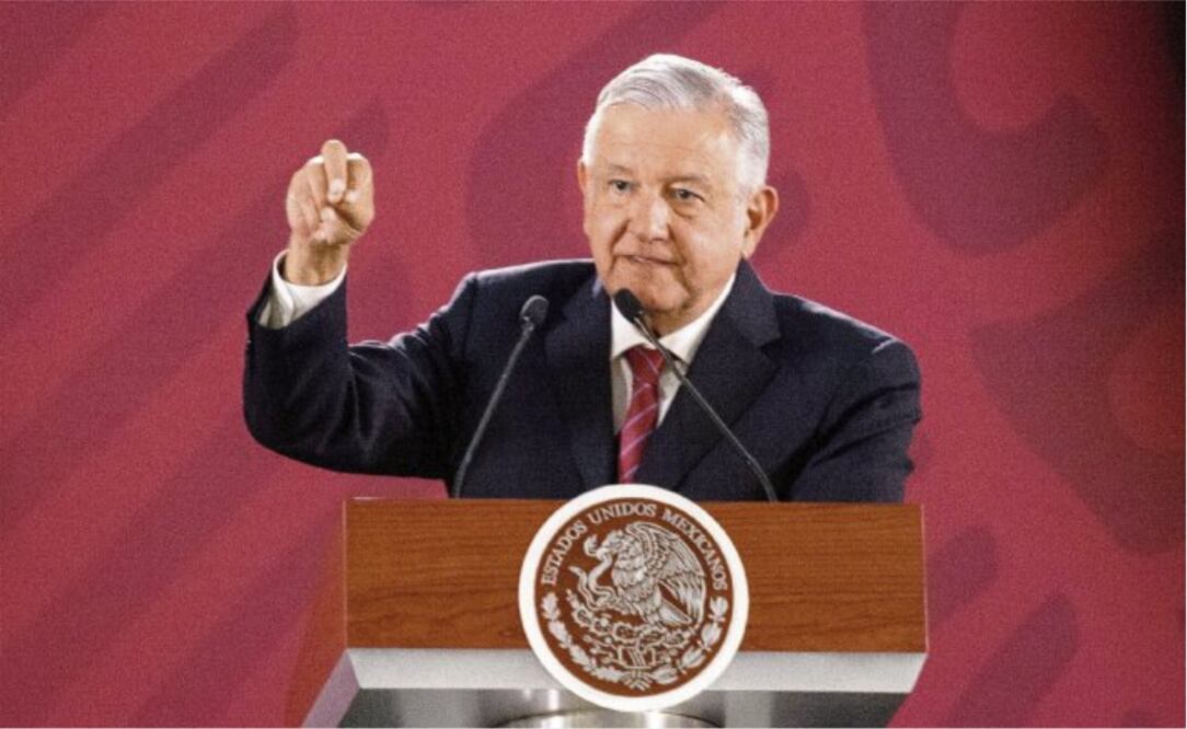 Andrés Manuel López Obrador informó que cancelará el contrato del gobierno federal, para comprar papel para libros de textos gratuitos, licitación que ganó Scribe, empresa que dirige Miguel Rincón, compadre del Presidente. GALO CAÑAS. CUARTOSCURO