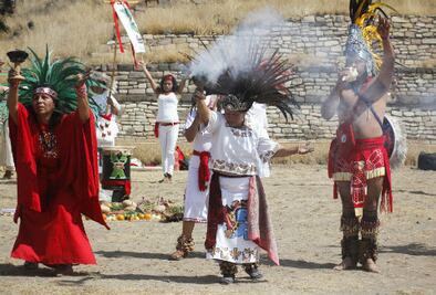 Barrio La Cruz festeja con danzas 