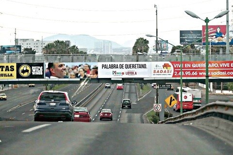  Vialidades llenas de publicidad electoral