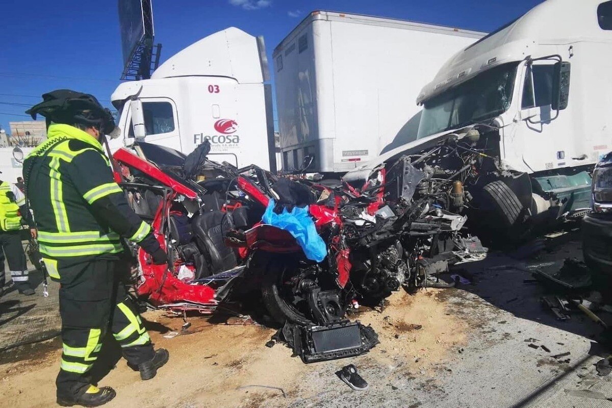Un niño muerto y diez lesionados deja una carambola en la México-Querétaro