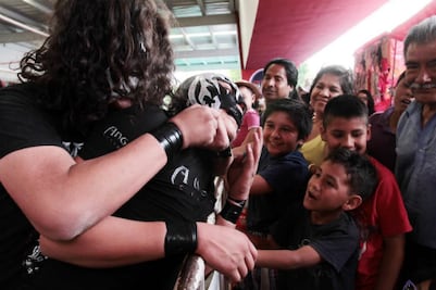 Luchadores adelantan Día del Niño
