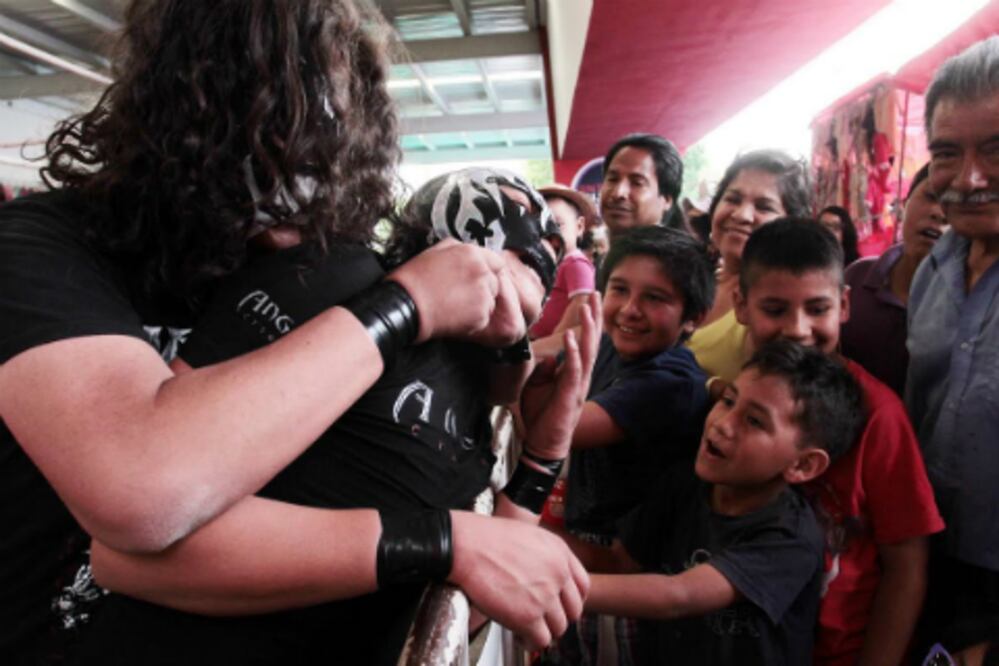Luchadores adelantan Día del Niño