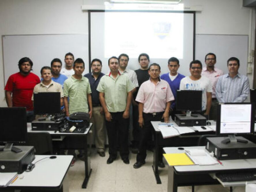 UAQ refuerza su sistema de informatización