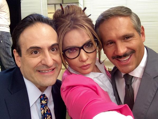 Burócratas, la realidad con humor