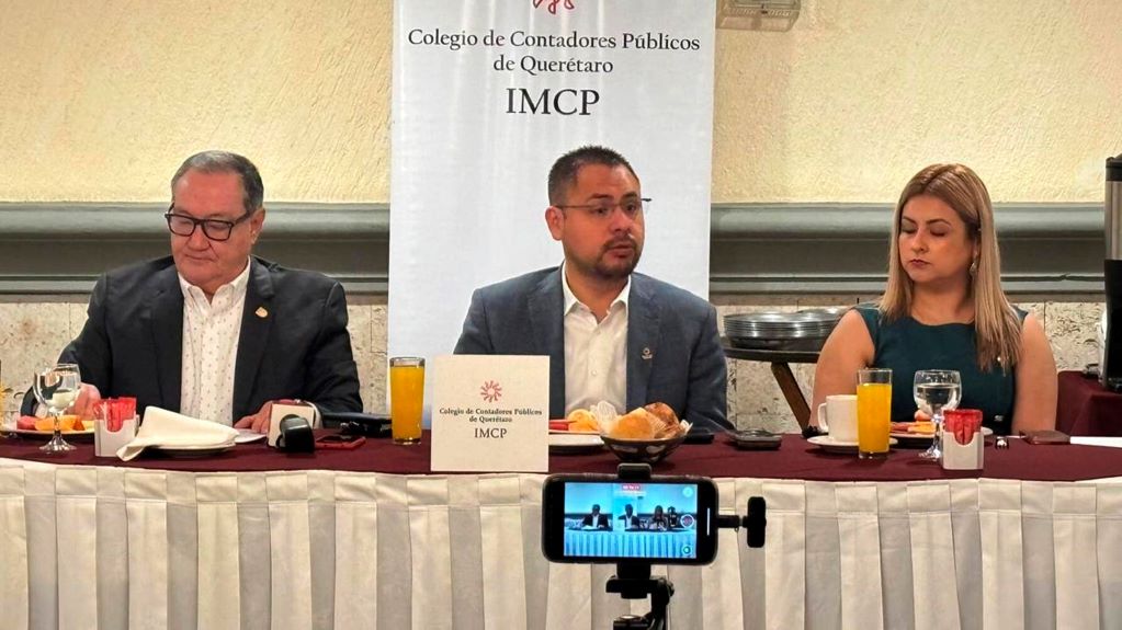 Debe seguir diálogo y negociaciones con Trump:  contadores queretanos