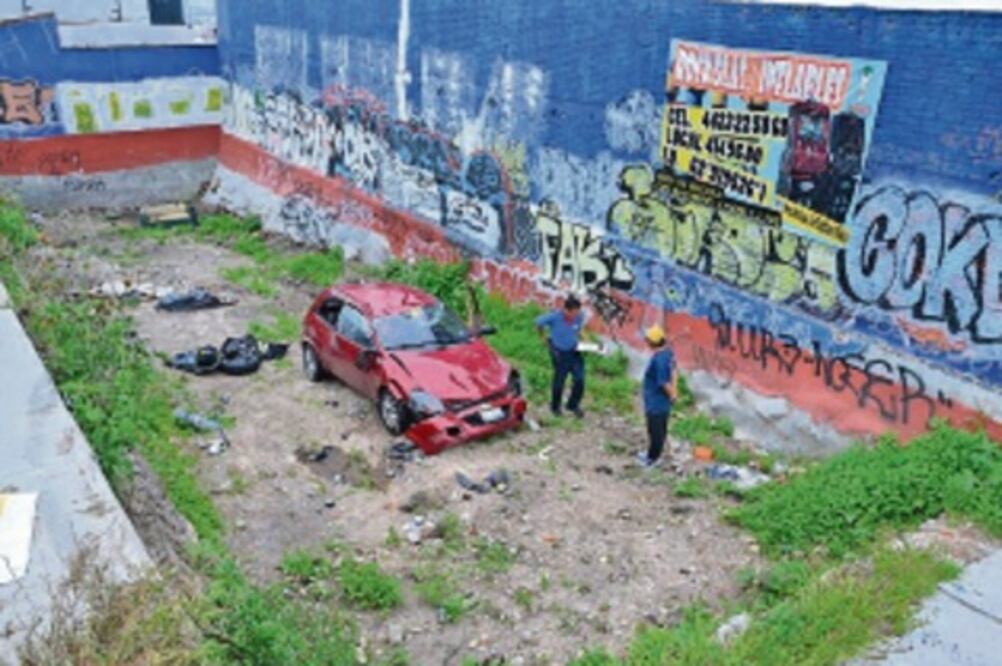 Volcadura deja a un conductor lesionado 