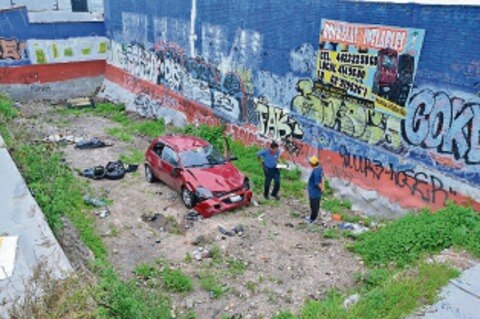 Volcadura deja a un conductor lesionado