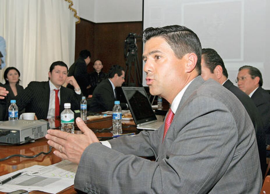 Indagan a funcionarios