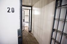 Fuga en penal de Puerto Vallarta tras muerte de "El Mencho"; 23 reos escapan y muere un custodio