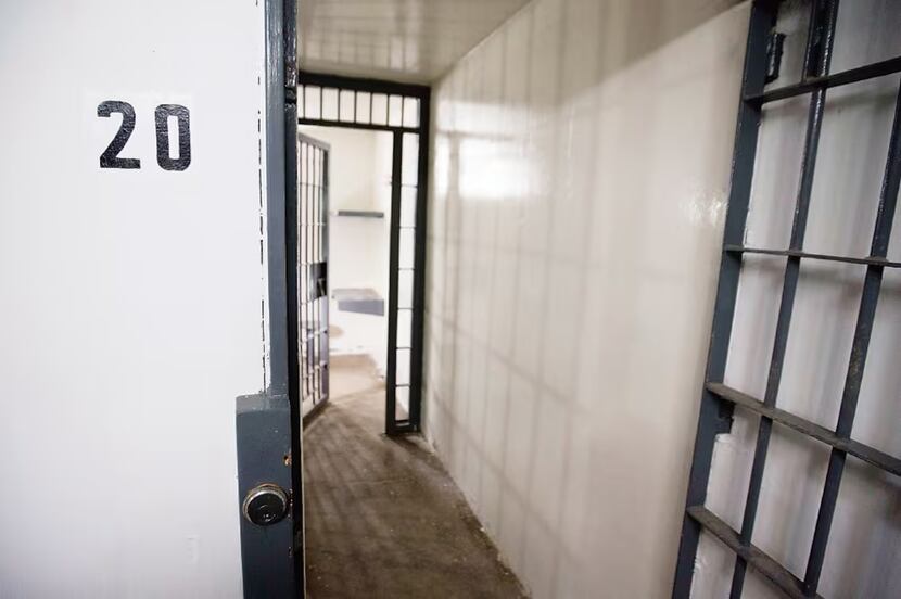 Fuga en penal de Puerto Vallarta tras muerte de "El Mencho"; 23 reos escapan y muere un custodio