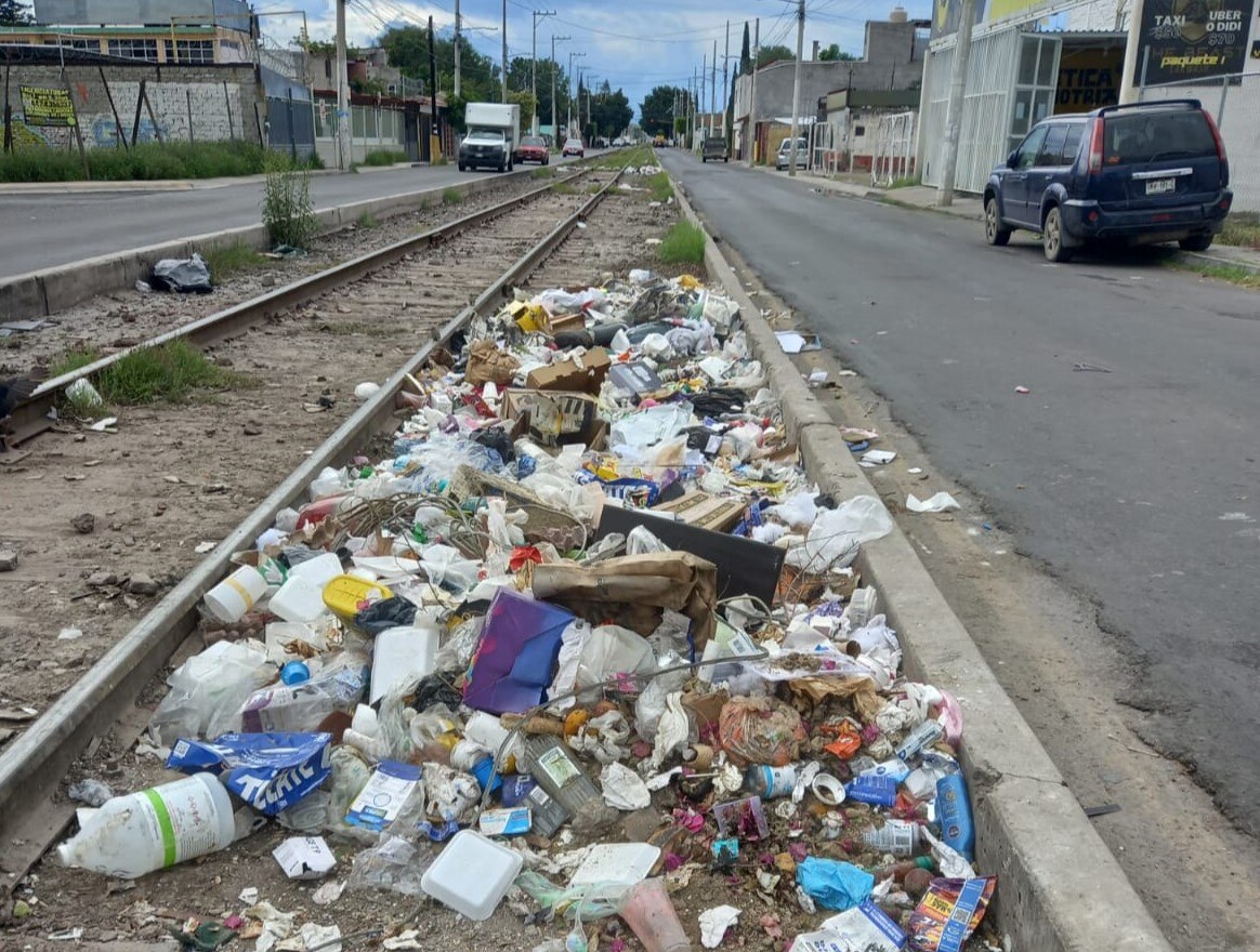 Alcalde de Querétaro pide apoyo ciudadano para evitar tirar basura en calles durante lluvias