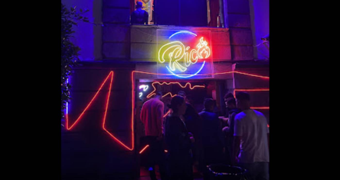 Atacan con piedras y palas a jóvenes de la comunidad LGBT afuera de Rico Club en la Zona Rosa