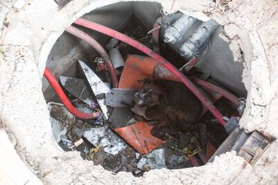 Rescatan a perrito que cayó a una coladera en Querétaro