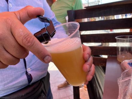 En San Vicente Ferrer preparan cerveza artesanal con un toque de naranja 