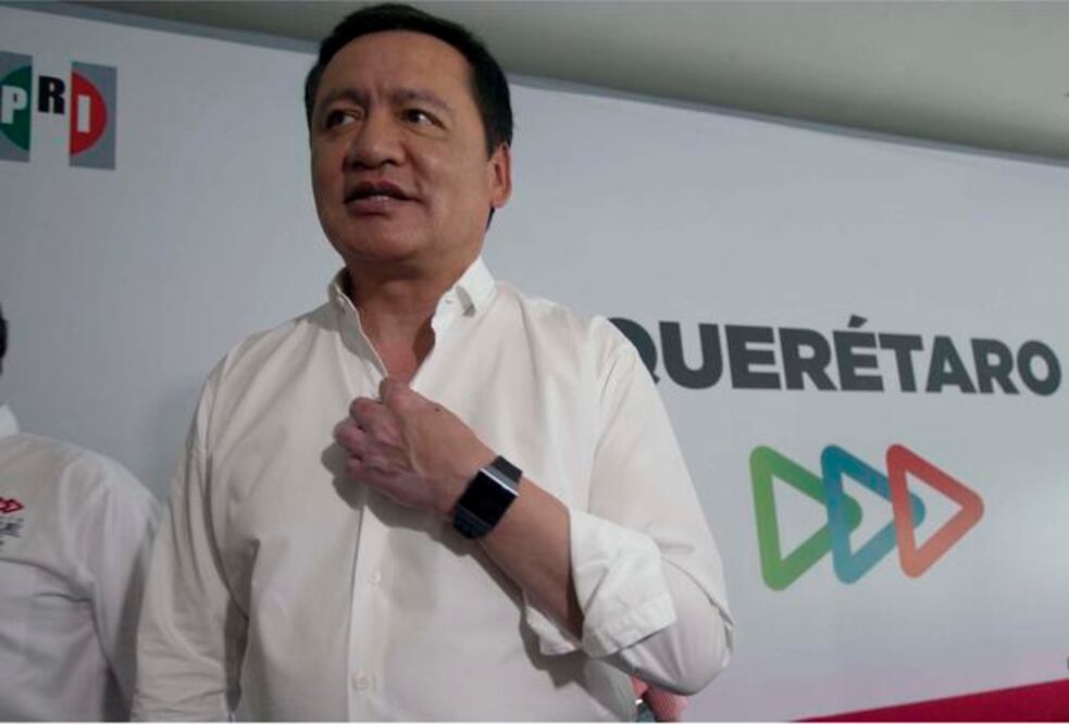 Miguel Ángel Osorio Chong se reunió con el dirigente del PRI en Querétaro, y los candidatos al senado. / FOTO: DEMIAN CHÁVEZ