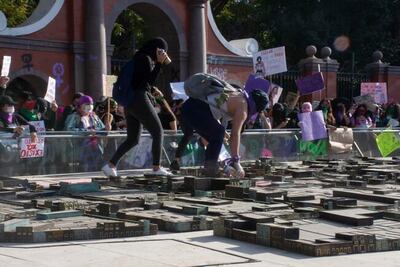 Por marcha del 8M en Querétaro, Fiscalía tiene dos órdenes de aprehensión contra feministas