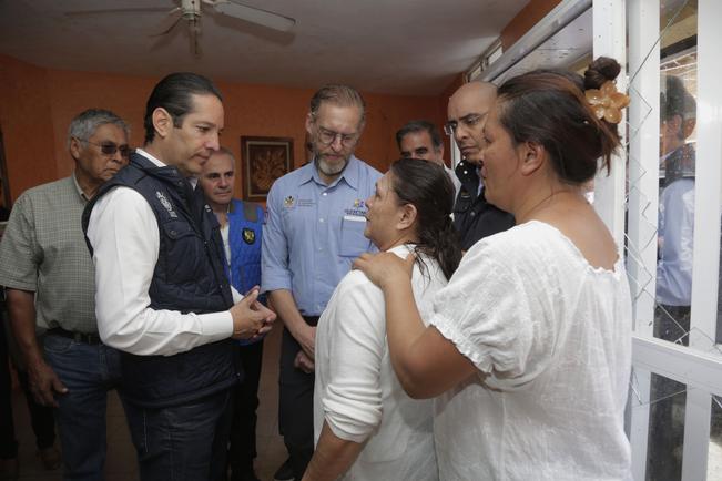 Gobernador recorre zona afectada por lluvias en Jurica