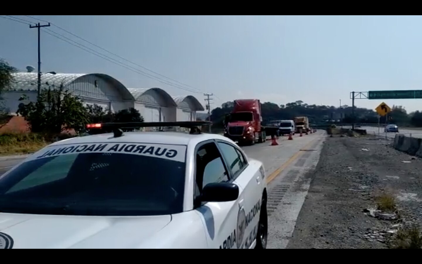 Autopista México-Querétaro presenta carga vehicular debido a obras en la vialidad