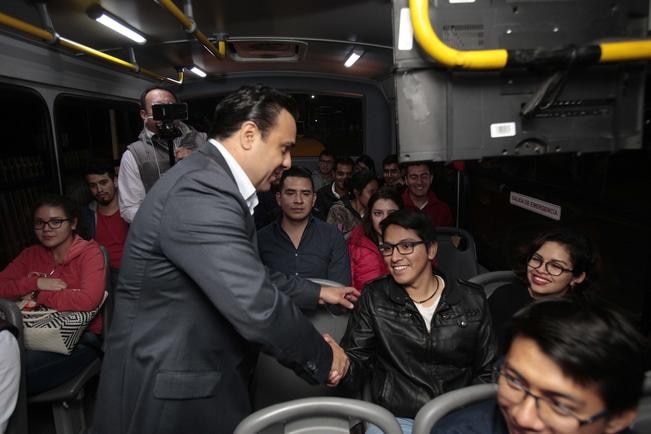 Inicia transporte nocturno para universitarios