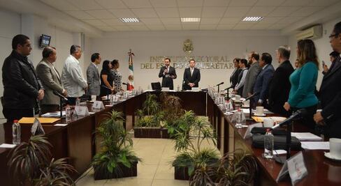 Analizan retos de la reelección en proceso comicial