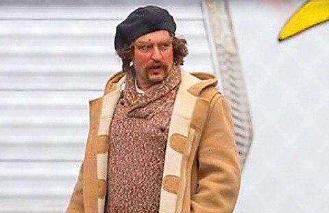 Johnny Depp aparece irreconocible