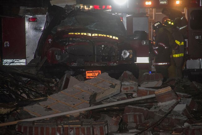 Estable, salud de bombera herida en explosión
