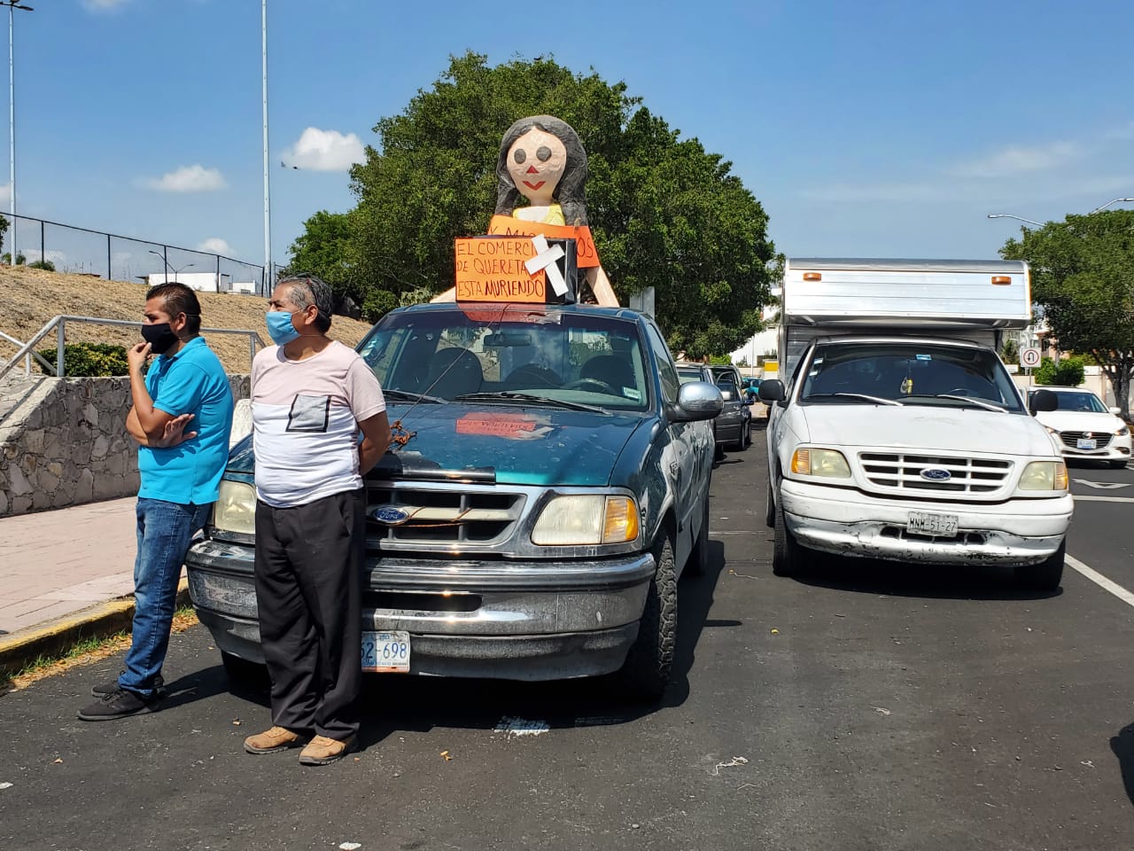 "Sin apoyo del gobierno; vivimos al día"; comerciantes piden trabajar