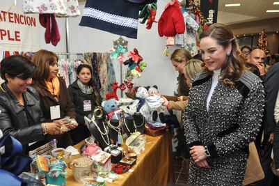 Organizan bazar navideño con fines altruistas