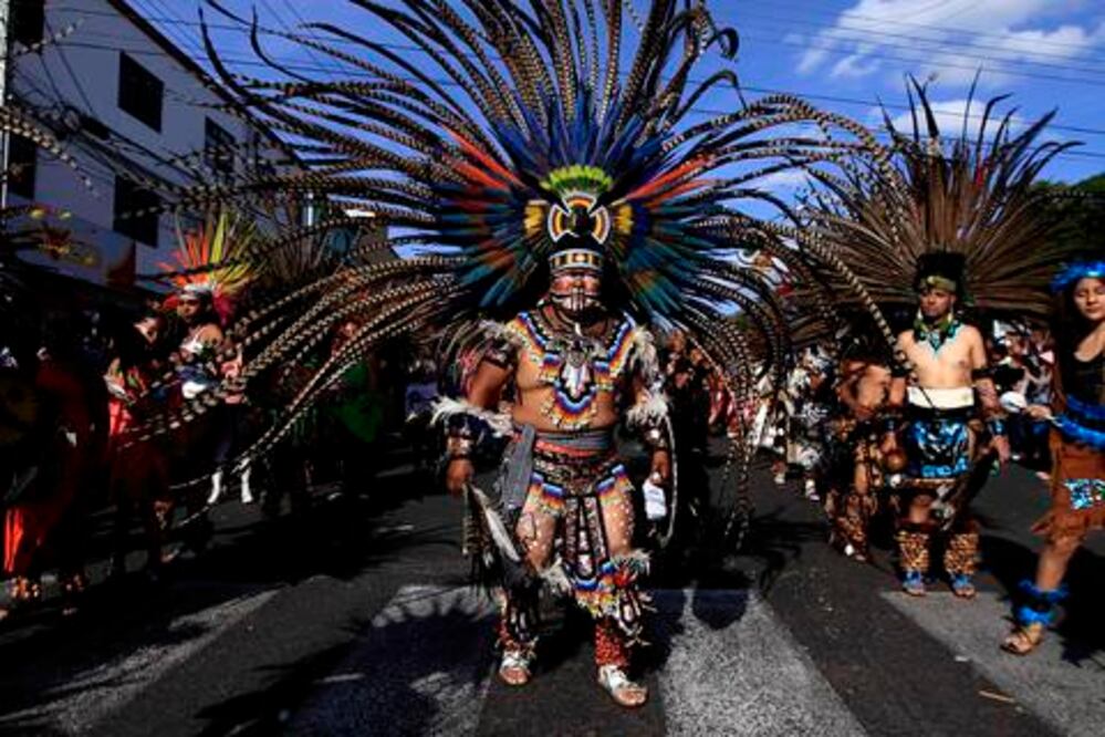 Fieles a su tradición, se reúnen concheros  locales y foráneos en La Cruz  