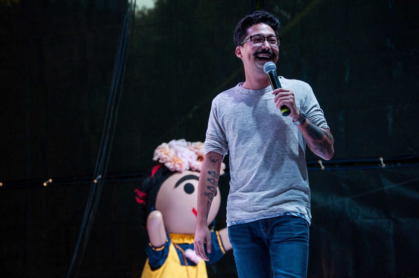 Standuperos festejan a la juventud