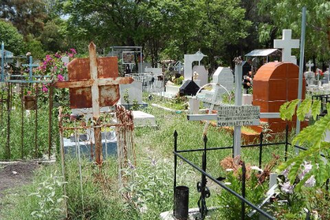 Terreno de panteón, en disputa legal