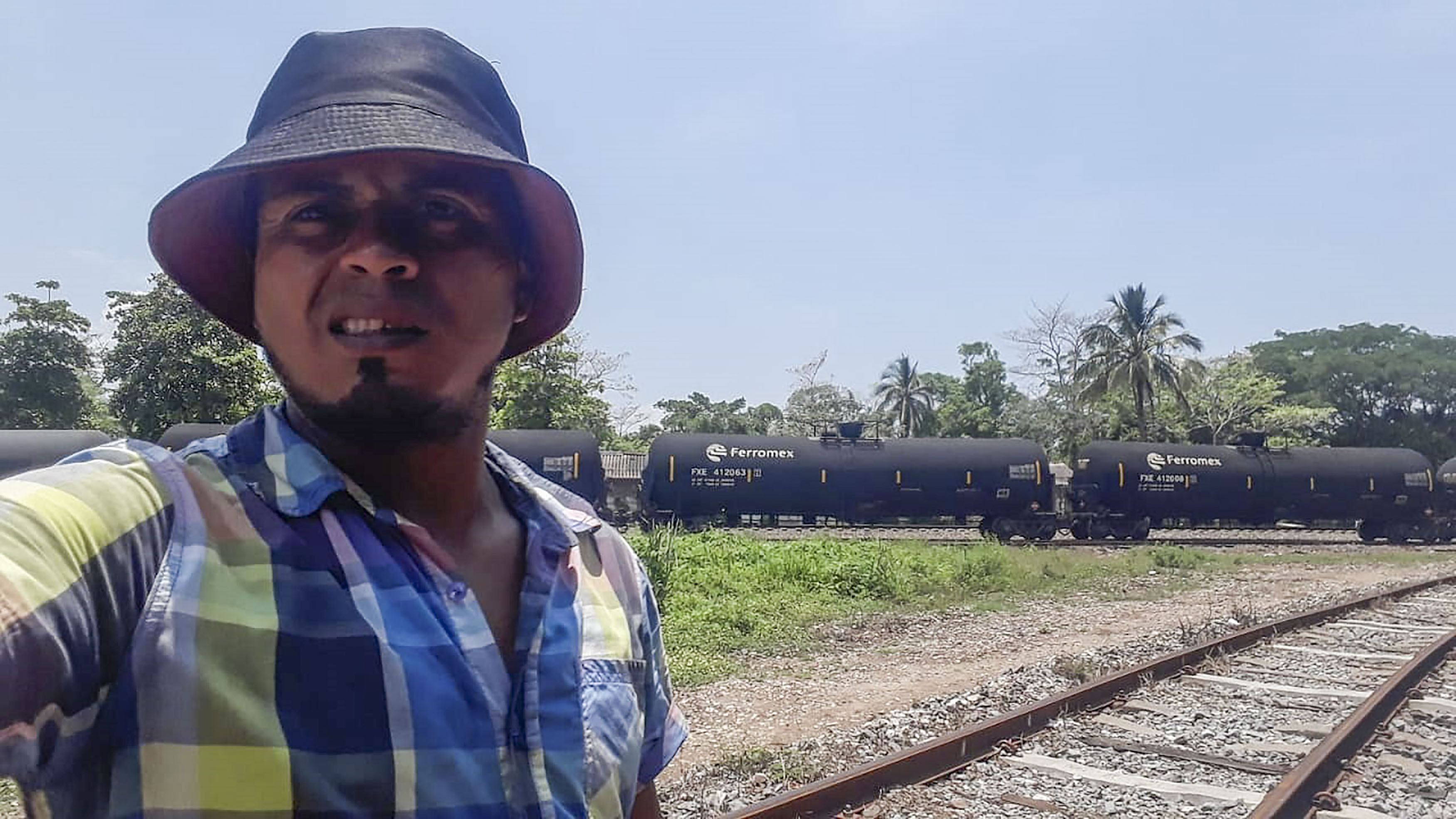 “Siempre estábamos huyendo a la migra”; venezolano arriesga su vida por la libertad