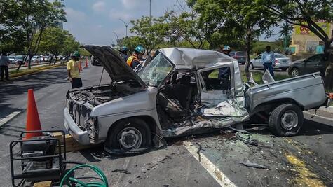 Por accidente, cierran carriles centrales del Paseo de la República