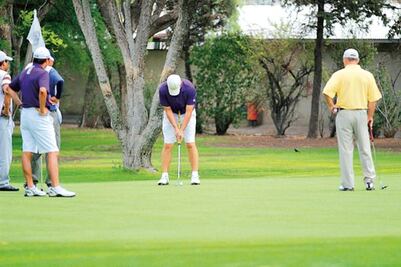 Van 80 duplas por la corona